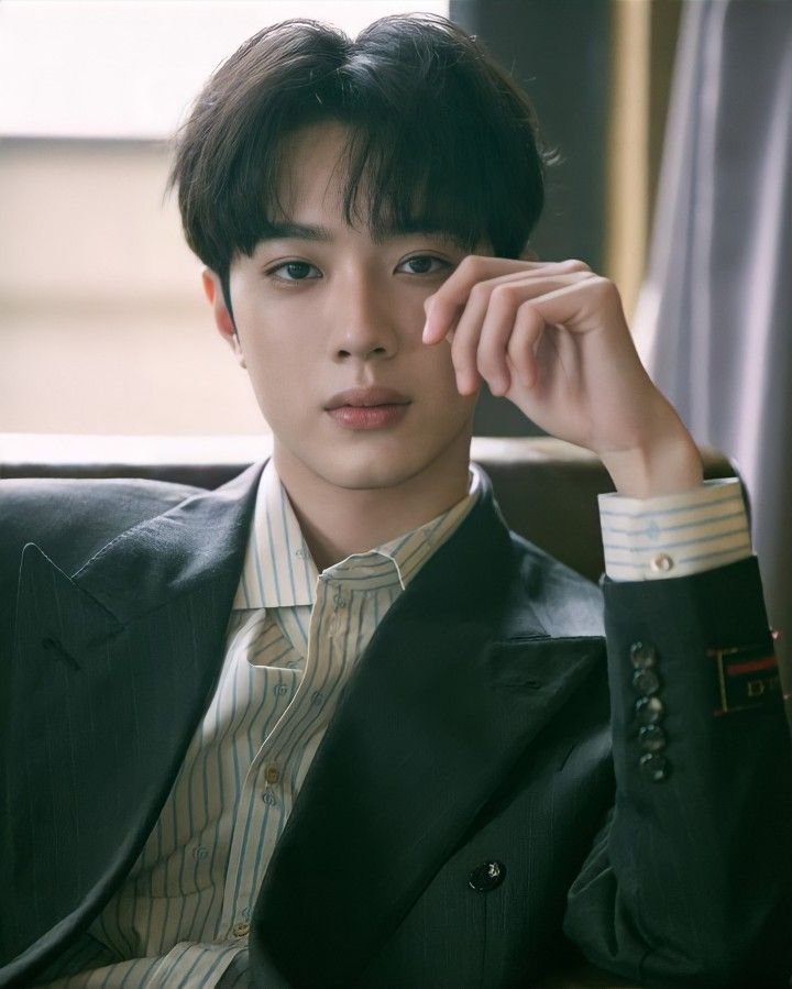 Pensiun dari Atas Panggung, Lai Kuanlin Mulai Kariernya Kembali Jadi Sutradara
