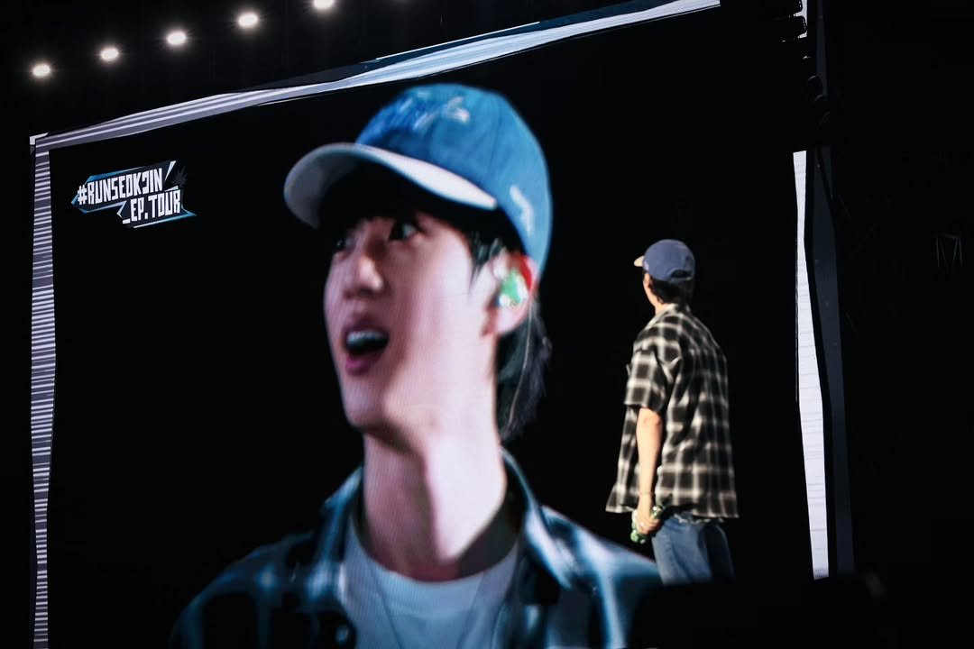 Kim Seokjin BTS Berhasil Membuka Konser Solo Pertamanya Bertajuk "RUNSEOKJIN_EP.TOUR" di Korea Selatan