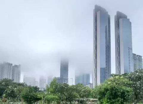 Pagi-Pagi Dingin dan Berkabut, Jabodetabek Mendadak Sejuk Seperti Bandung!