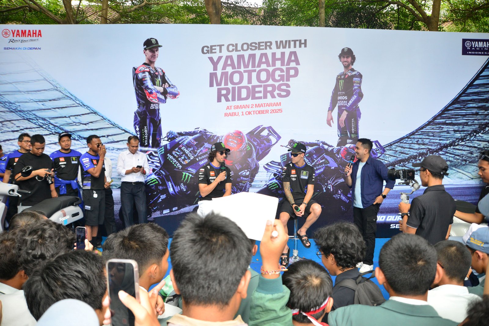 Heboh, Ratusan Pelajar Mataram Meet & Greet dengan Duo Monster Energy  Yamaha MotoGP !