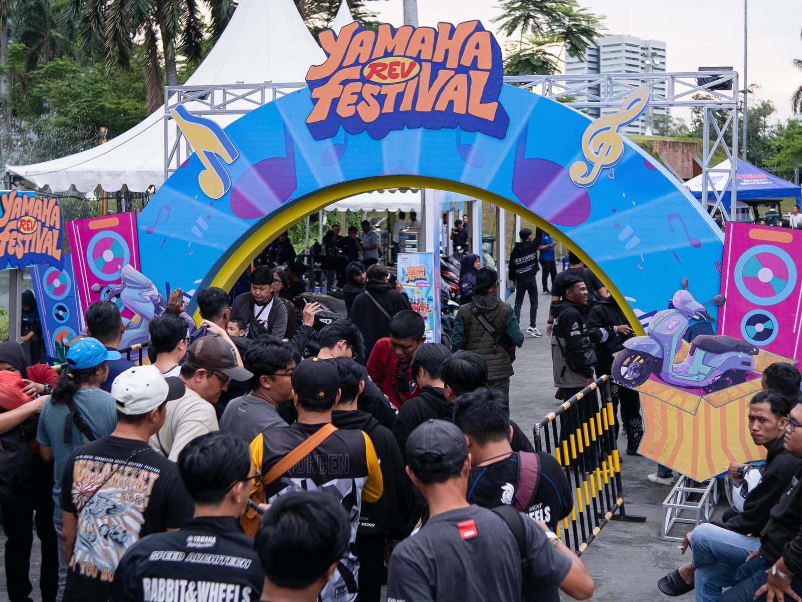 Gebyar Akhir Tahun! Yamaha Rev Festival Sukses Geber Senayan Park Sekaligus  Rayakan 1 Dekade MAXI Yamaha