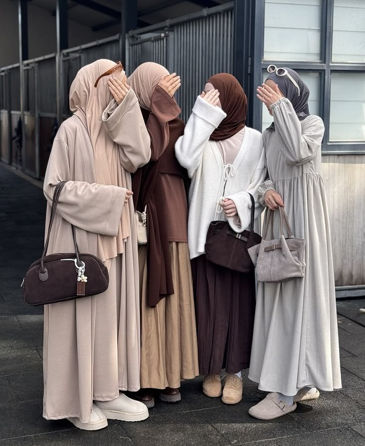 Warna Outfit yang Cocok untuk Buka Puasa Bersama: Tampil Elegan, Sopan, dan Tetap Stylish