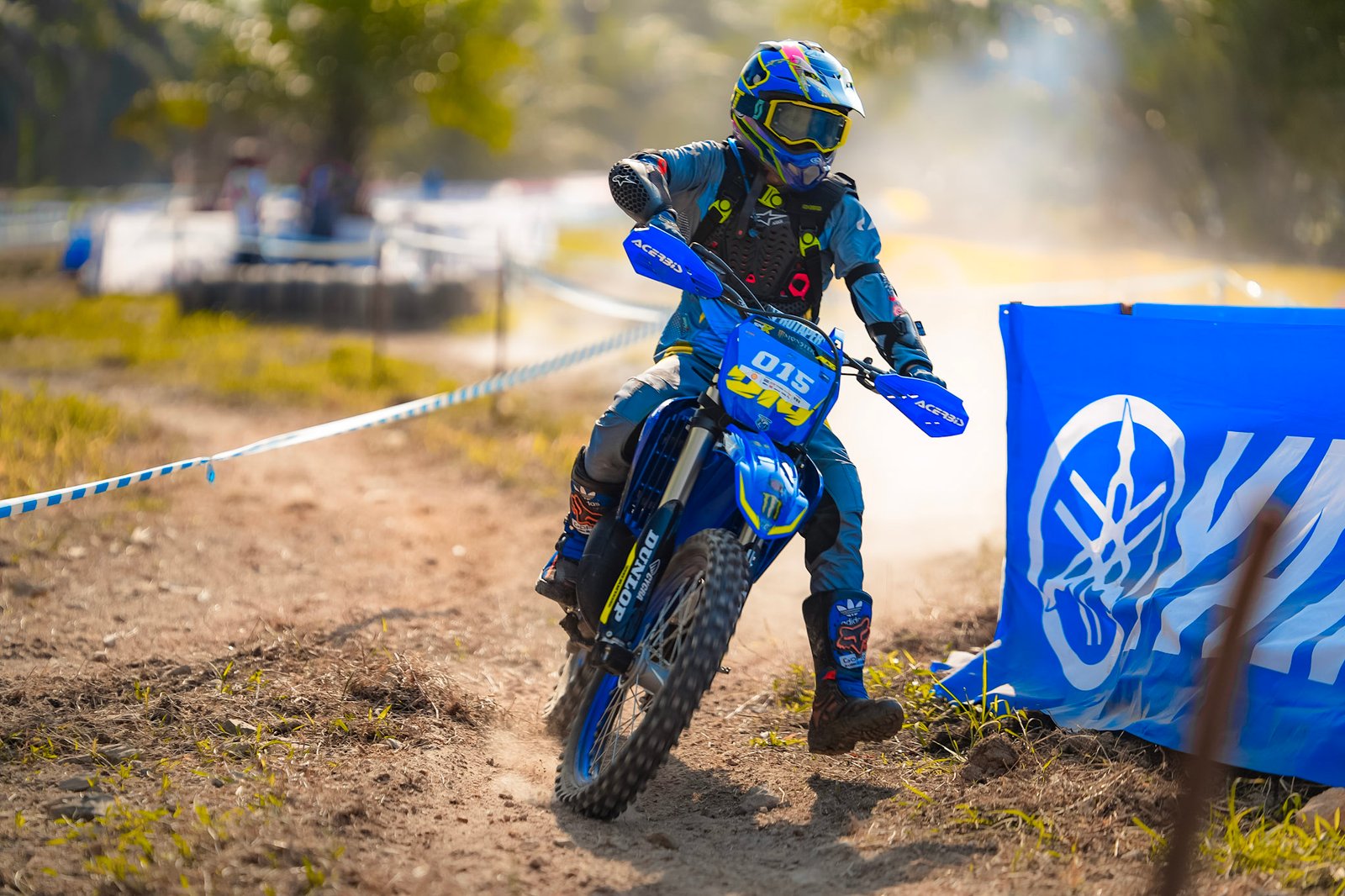 Night Race Perdana Shell BLU CRU Yamaha Enduro Challenge, Sambangi Kalimantan Barat