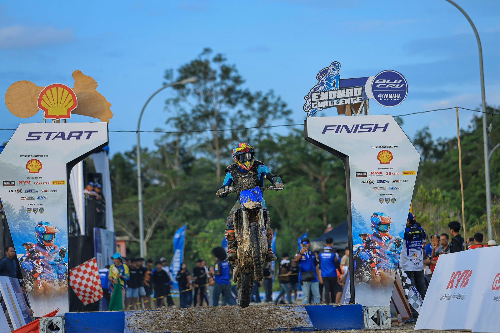 Lautan Penonton di Shell BLU CRU Yamaha Enduro Challenge Landak Kalbar, 10 Ribu Penonton Padati Lokasi!